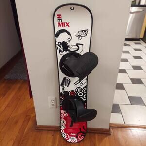 Pelican Remix 110 cm Junior Snowboard with Bindings in Music DJ Theme